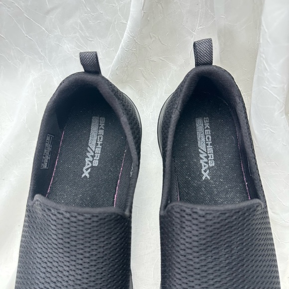 Skechers Gen 5 lightweight  Black Mesh Slip-Ons size 8 - Picture 2 of 6